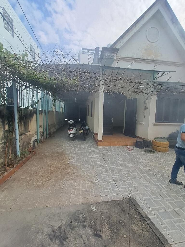 Bán nhà Thạnh Lộc 41 Quận 12 – Lô góc 176m², ngang 8m, sân xe hơi hiếm, gần sông Sài Gòn 9 ban nha thanh loc 41 Quan 12 rotated